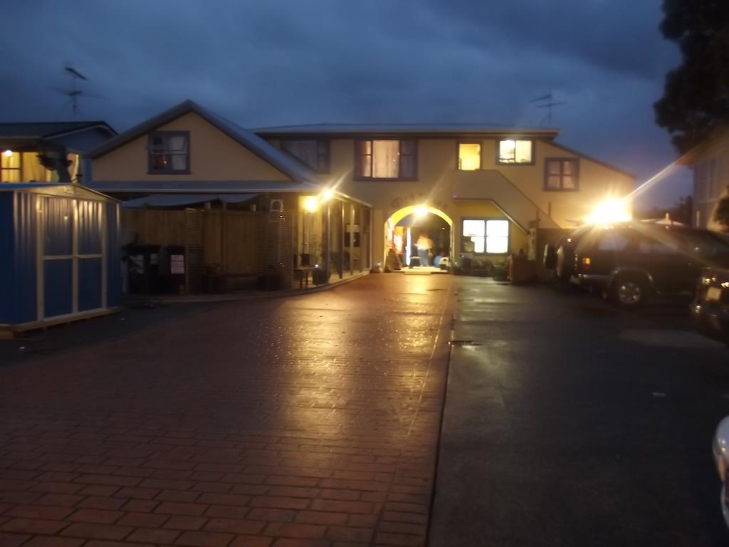 Orewa Pillows Lodge Exterior photo